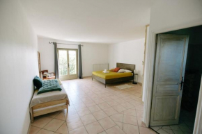 84B5 - Hibiscus suite in an 18th century Provencal farmhouse